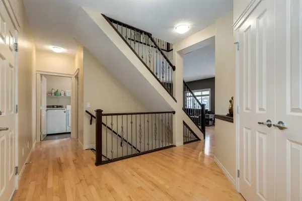 109 Westmount PL, Okotoks, AB T1S 0B4