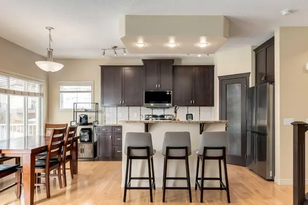 109 Westmount PL, Okotoks, AB T1S 0B4