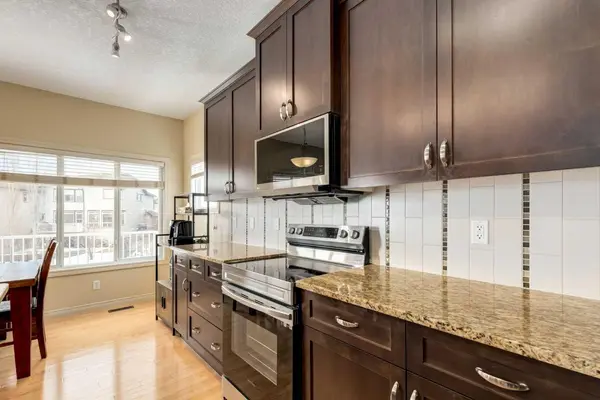 109 Westmount PL, Okotoks, AB T1S 0B4