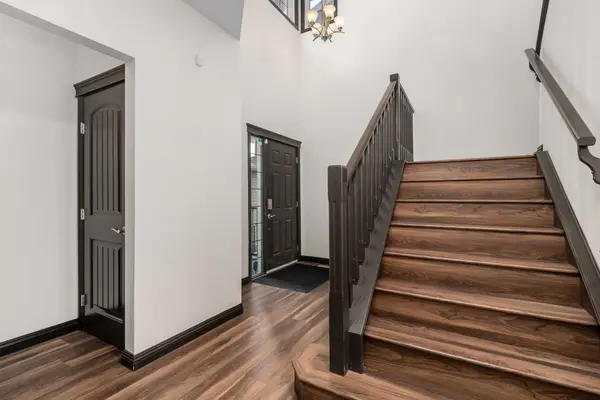 18 Autumn CIR SE, Calgary, AB T3M0J6