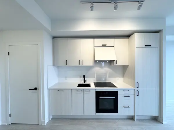 5 Quarrington LN #1010, Toronto C13, ON M3C 0S5