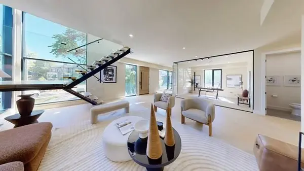 28 Dunsmore GDNS, Toronto C06, ON M3H 3M2