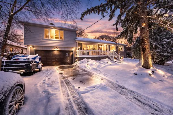 127 Kitchener RD, Toronto E10, ON M1E 2Y2