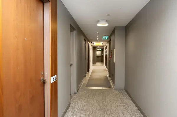 275 Village Green SQ #216, Toronto E07, ON M1S 0L8