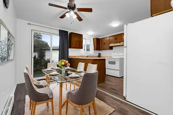 8 Maple Leaf TER, Innisfil, ON L0L 1L0