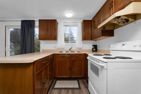 8 Maple Leaf TER, Innisfil, ON L0L 1L0