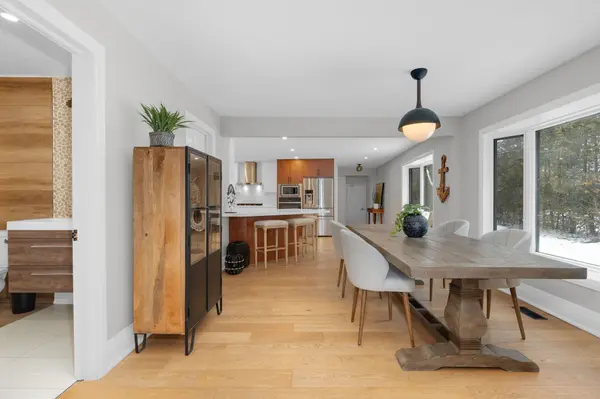 943 Barry AVE, Innisfil, ON L0L 1W0