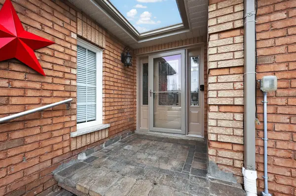 4 Darling CRES, New Tecumseth, ON L9R 1P4