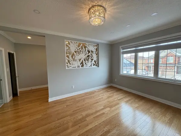 37 Matthewson AVE, Bradford West Gwillimbury, ON L3Z 0P3