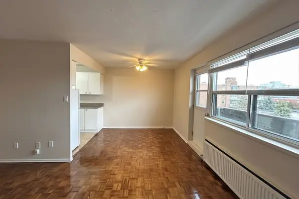 7 Helene ST N #301, Mississauga, ON L5G 3B3