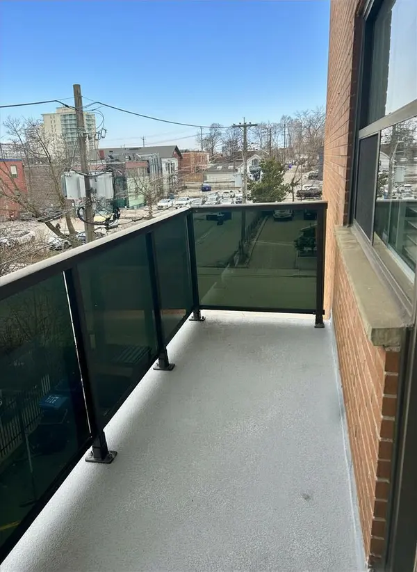 7 Helene ST N #301, Mississauga, ON L5G 3B3