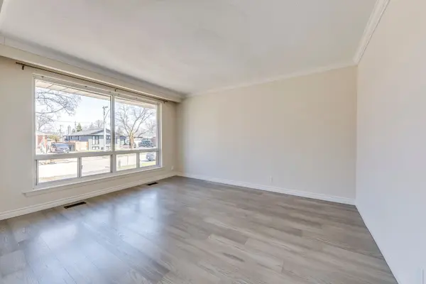82 Celestine DR, Toronto W09, ON M9R 3N4