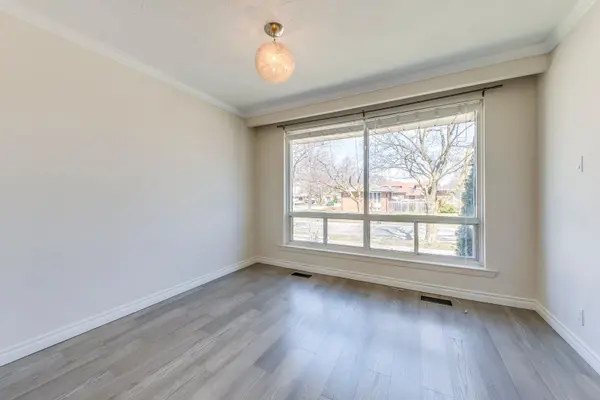 82 Celestine DR, Toronto W09, ON M9R 3N4