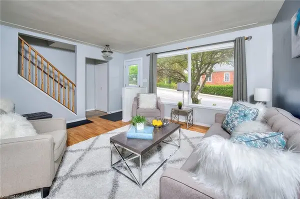 196 Walker ST, Cambridge, ON N3C 2C2