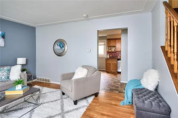 196 Walker ST, Cambridge, ON N3C 2C2