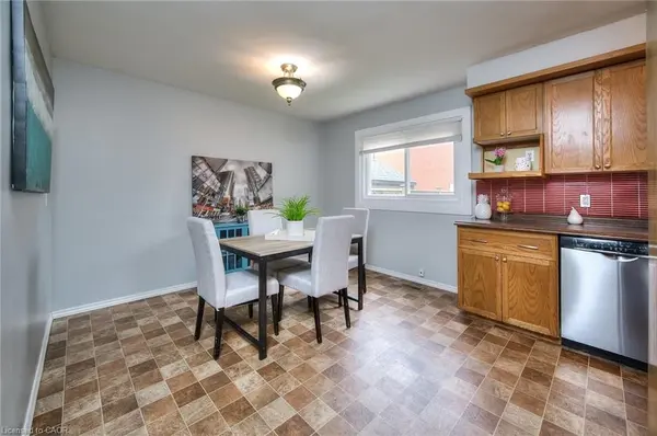 196 Walker ST, Cambridge, ON N3C 2C2