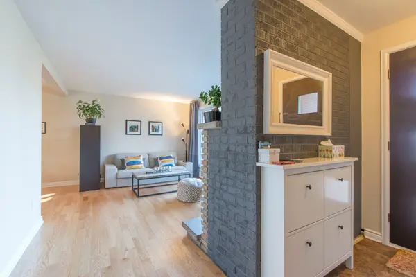 1240 ADIRONDACK DR #A, Parkway Park - Queensway Terrace S And Area, ON K2C 2V3