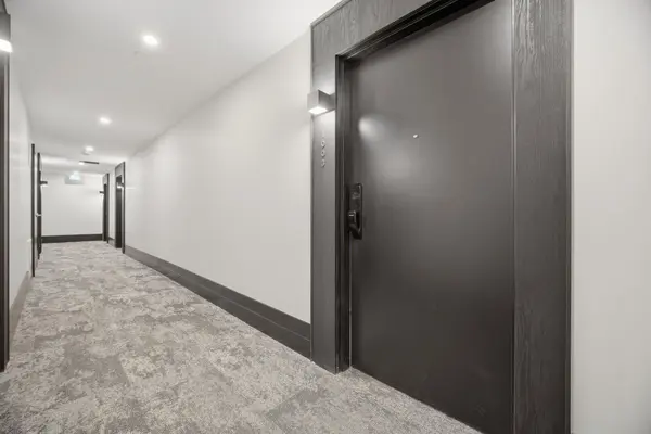 461 Green RD #1003, Hamilton, ON L8E 0L5