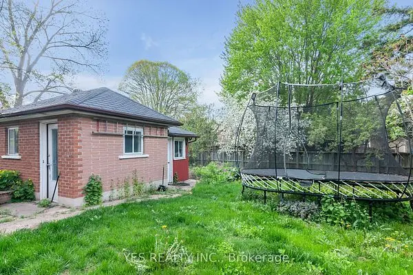 176 Kenneth AVE, Kitchener, ON N2A 1W2