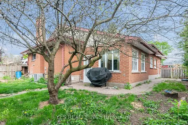 176 Kenneth AVE, Kitchener, ON N2A 1W2