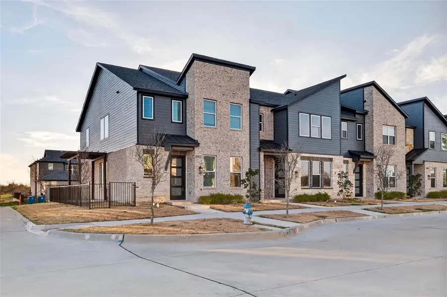 8901 Lowell Street, Rowlett, TX 75089