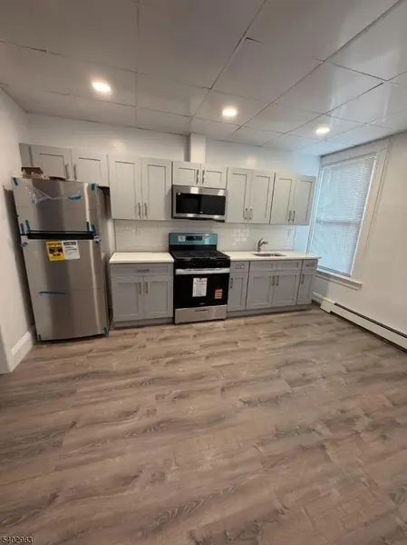 60 James St, Newark City, NJ 07102