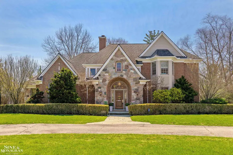 521 Oxford RD, Grosse Pointe Woods, MI 48236