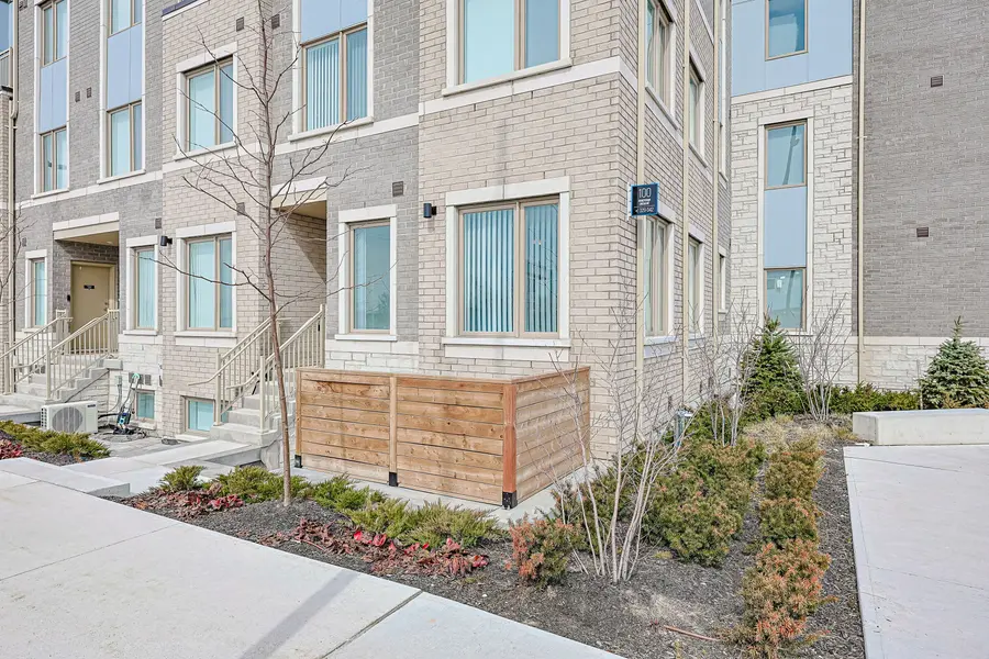 100 Honeycrisp CRES #342, Vaughan, ON L4K 0N7