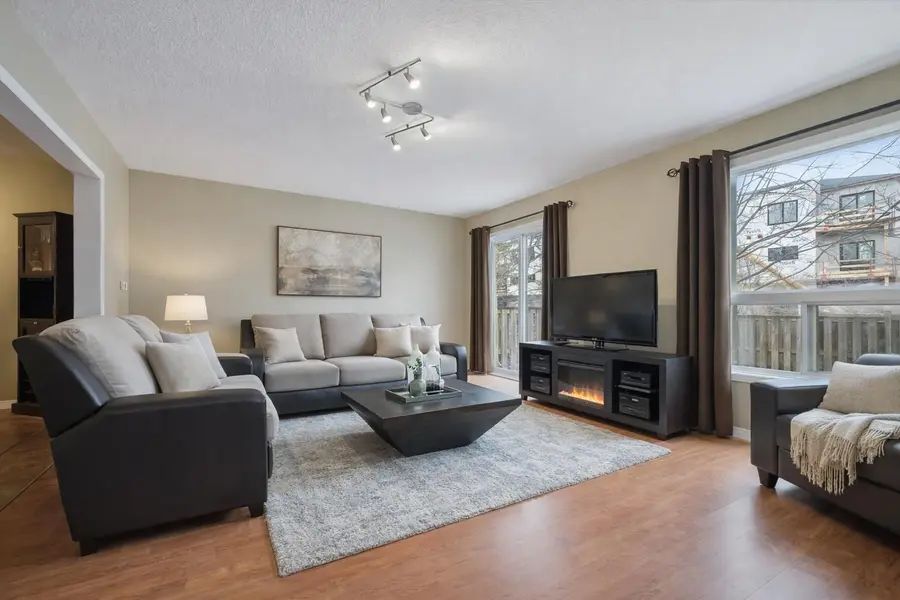 210 DAWN AVE #38, Guelph, ON N1G 5L5