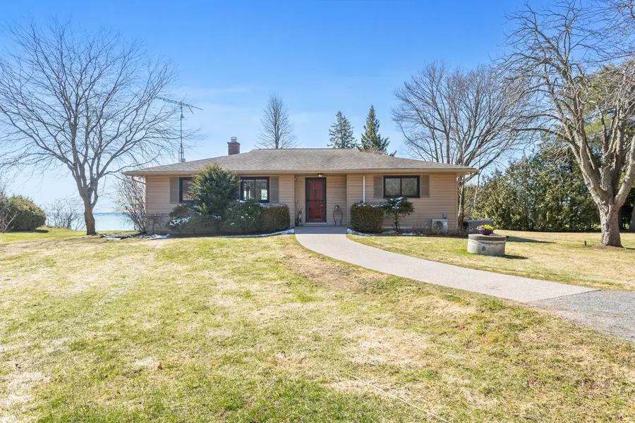 373 Victoria Beach RD, Cramahe, ON K0K 1S0