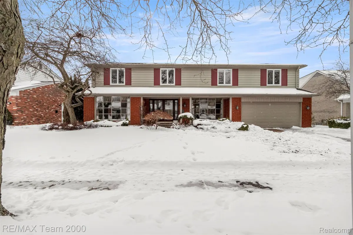 741 Briarcliff DR, Grosse Pointe, MI 48236