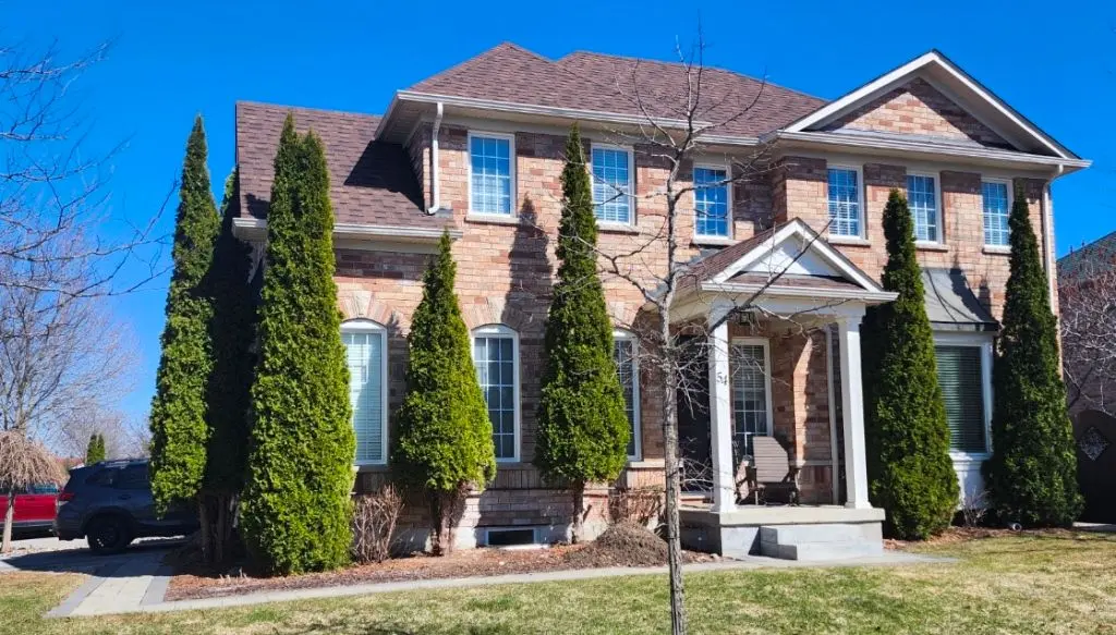 54 Gail Parks CRES, Newmarket, ON L3X 3B9