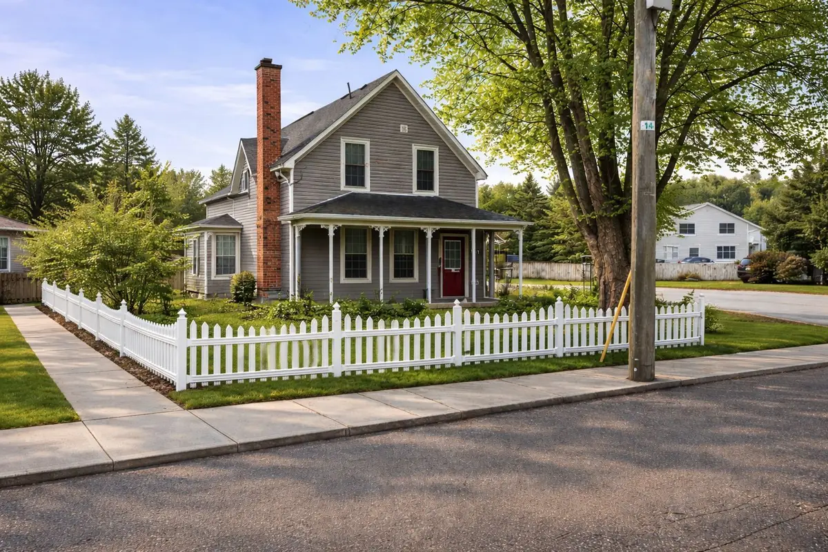 35 Lake ST, Prince Edward County, ON K0K 2T0