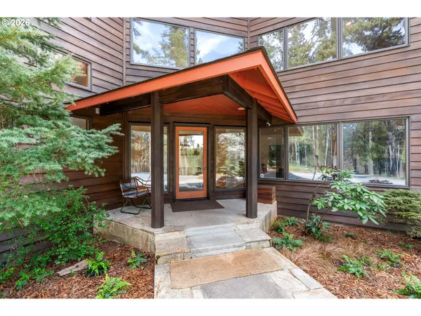 2000 Paradise Ridge RD, Mosier, OR 97040