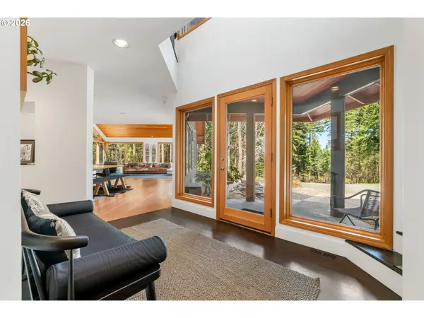 2000 Paradise Ridge RD, Mosier, OR 97040