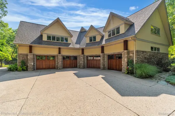 12196 Woodline DR, Tyrone Township, MI 48430