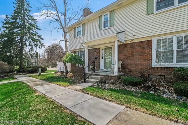 20807 E Glen Haven CIR, Novi, MI 48167