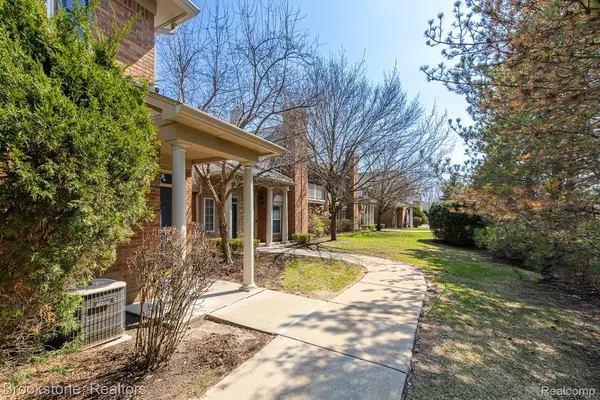 5292 Brookemonte CIR, Oakland Charter Township, MI 48306