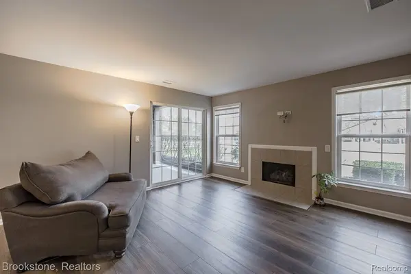 5292 Brookemonte CIR, Oakland Charter Township, MI 48306