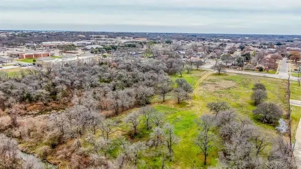 11 Delano Court, Dalworthington Gardens, TX 76016