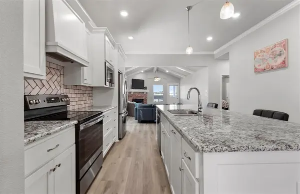 429 Travis Drive, Mcgregor, TX 76657