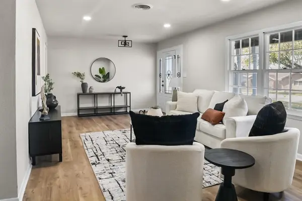 5709 Wedgworth Road, Fort Worth, TX 76133