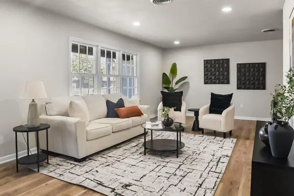 5709 Wedgworth Road, Fort Worth, TX 76133