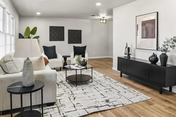 5709 Wedgworth Road, Fort Worth, TX 76133