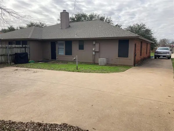 10613 Flamewood Drive, Fort Worth, TX 76140