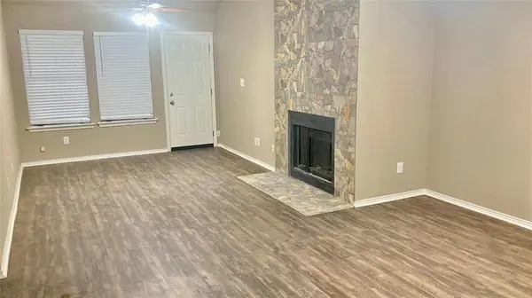 10613 Flamewood Drive, Fort Worth, TX 76140