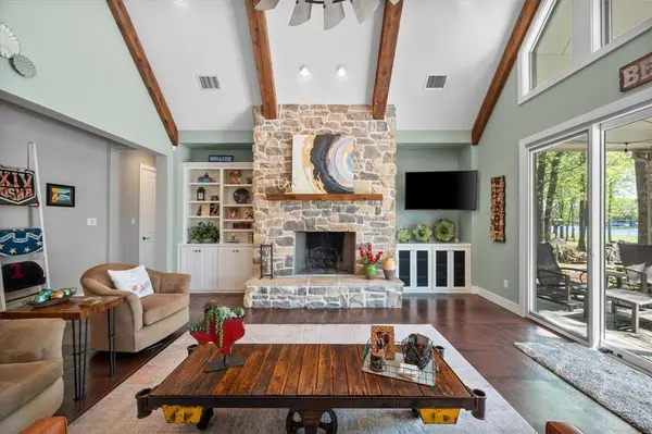 892 Waters Edge Drive, Corsicana, TX 75109