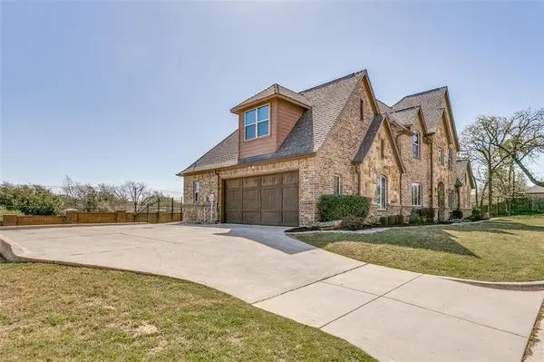 6800 Woodland Hills Drive, North Richland Hills, TX 76182