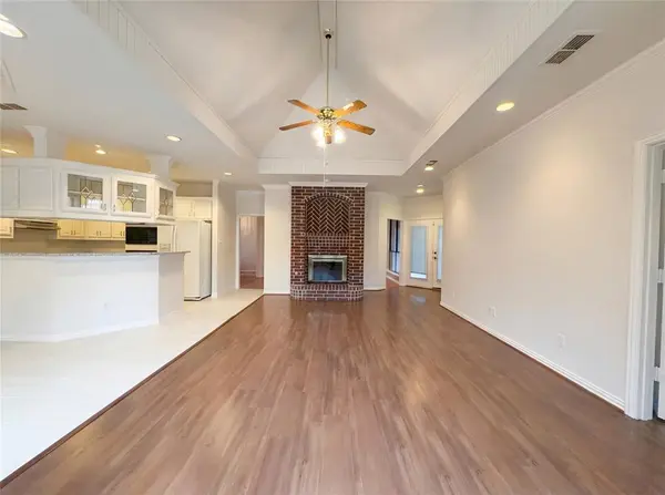 2101 Royal Dominion Court, Arlington, TX 76006