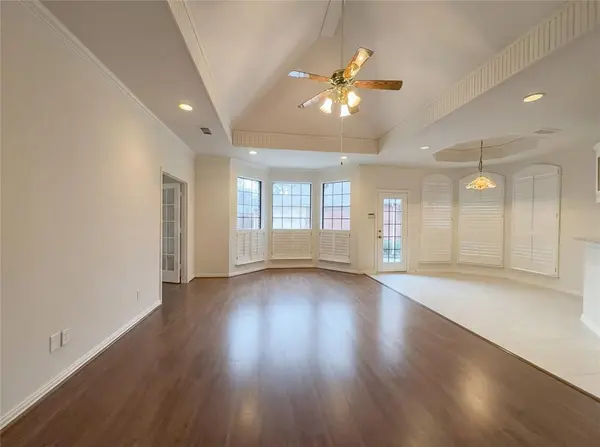 2101 Royal Dominion Court, Arlington, TX 76006